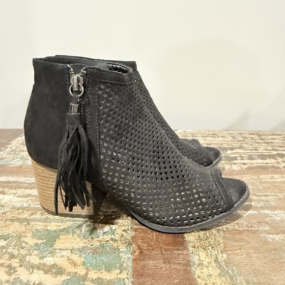 Qupid Preforated Ankle Booties Black Size 8 Open Toe Heels Tassel Side Zip Boho - Picture 2 of 5